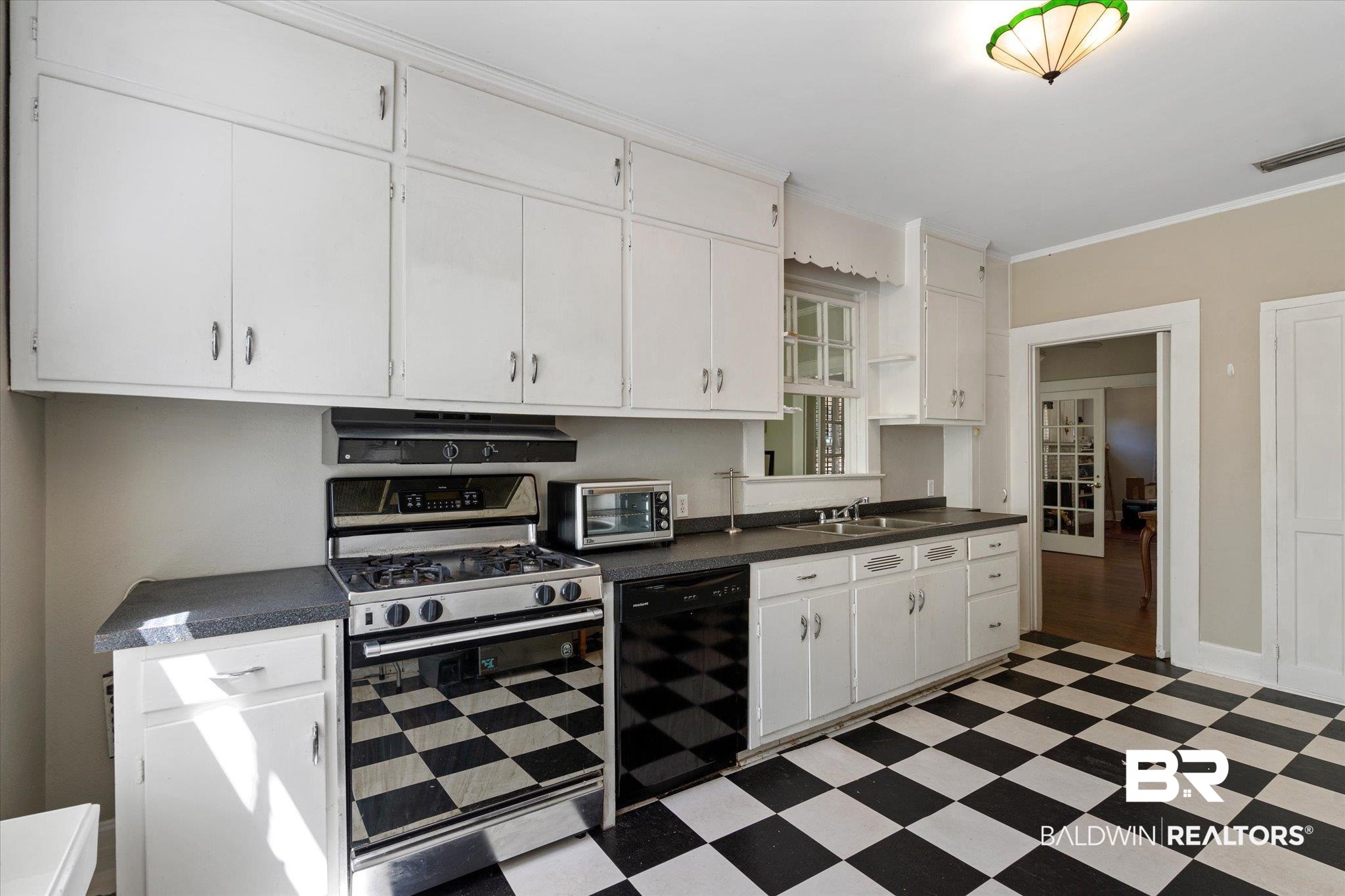 3705 Old Shell Road Mobile, AL 36608 - Photo 2 of 22 Kitchen