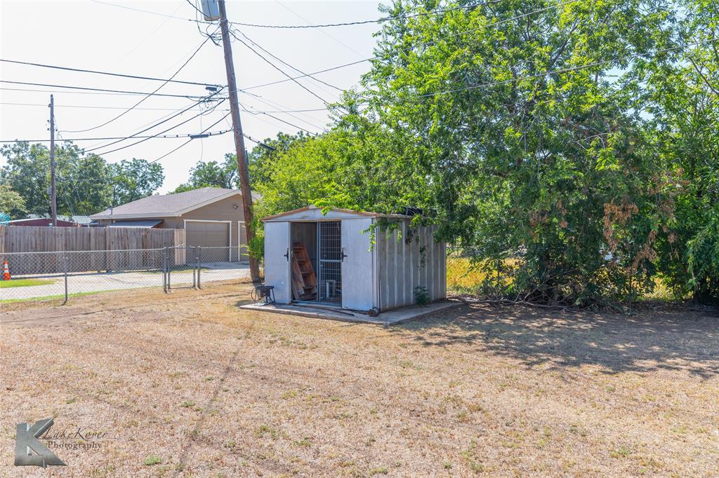 1649 South 16th Street Abilene, TX 79602 - Photo 22 of 24 a view of a backyard of the house