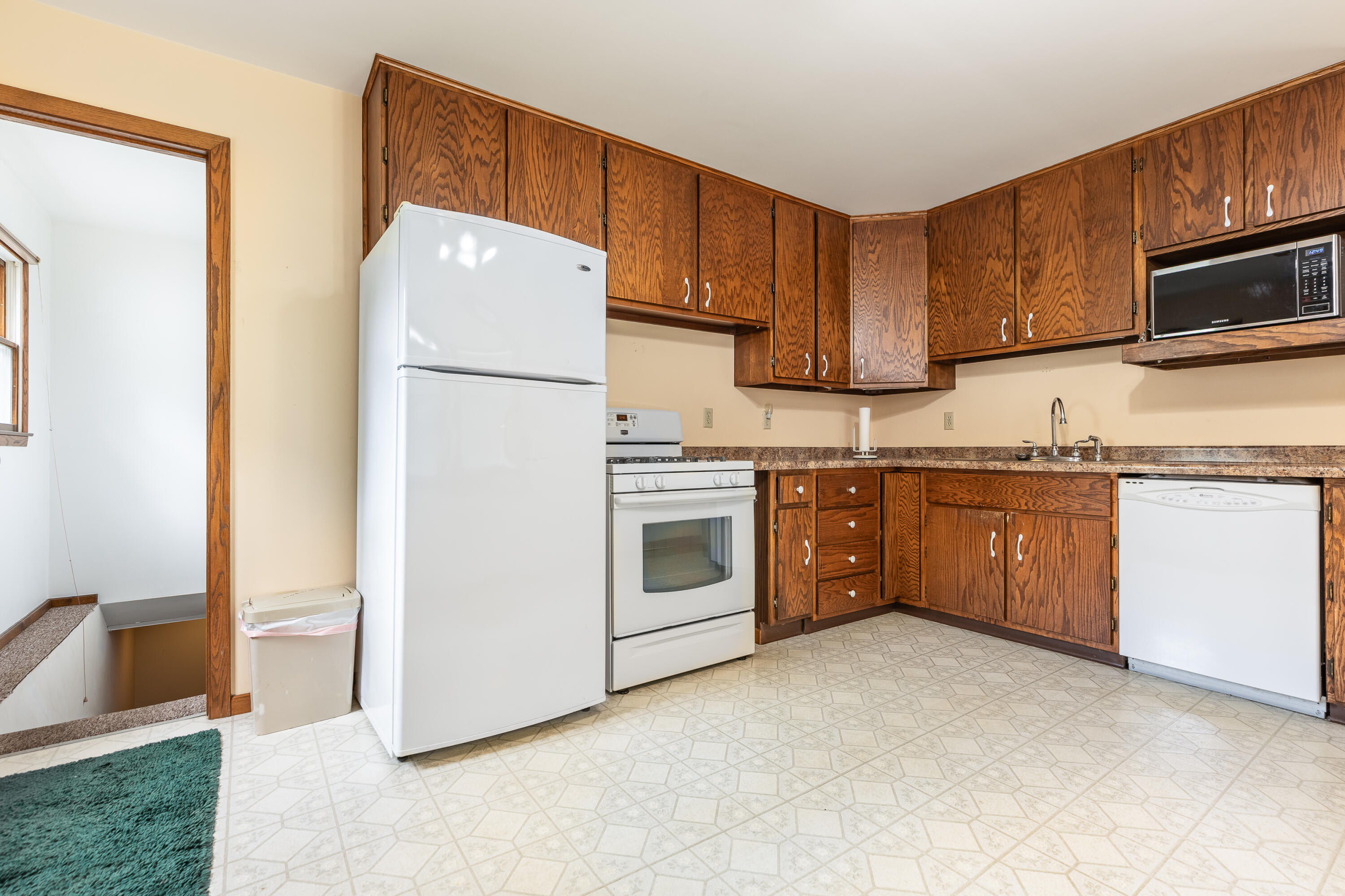 3064 South Marion Road La Crosse, WI 54601 - Photo 7 of 26 3064-6
