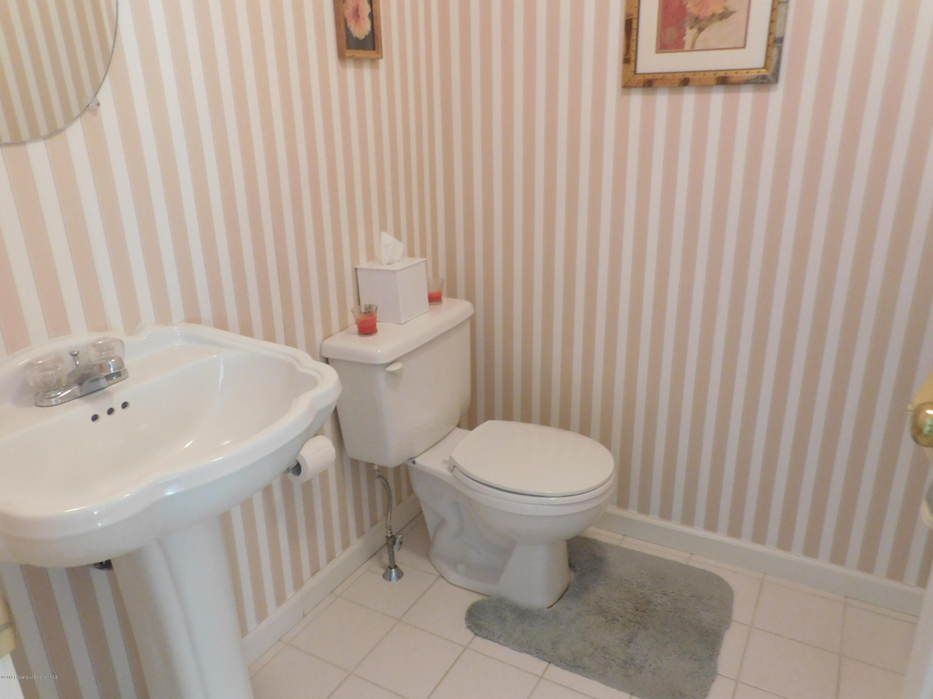 10 Lakeside Common Clarks Summit, PA 18411 - Photo 7 of 13 Gallery Image 7