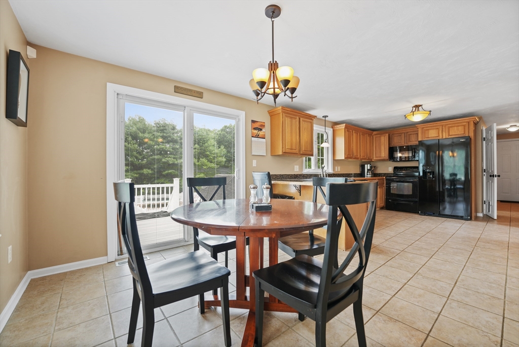 110 Quaker Lane Rochester, MA 02770 - Photo 8 of 37