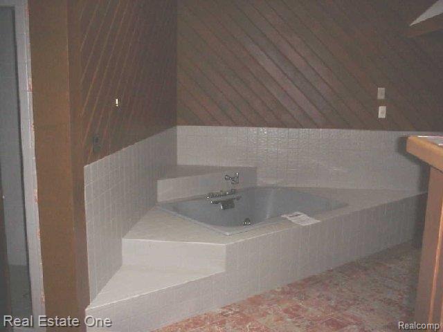 1453 North Livernois Road Rochester, MI 48306 - Photo 14 of 17 bath2