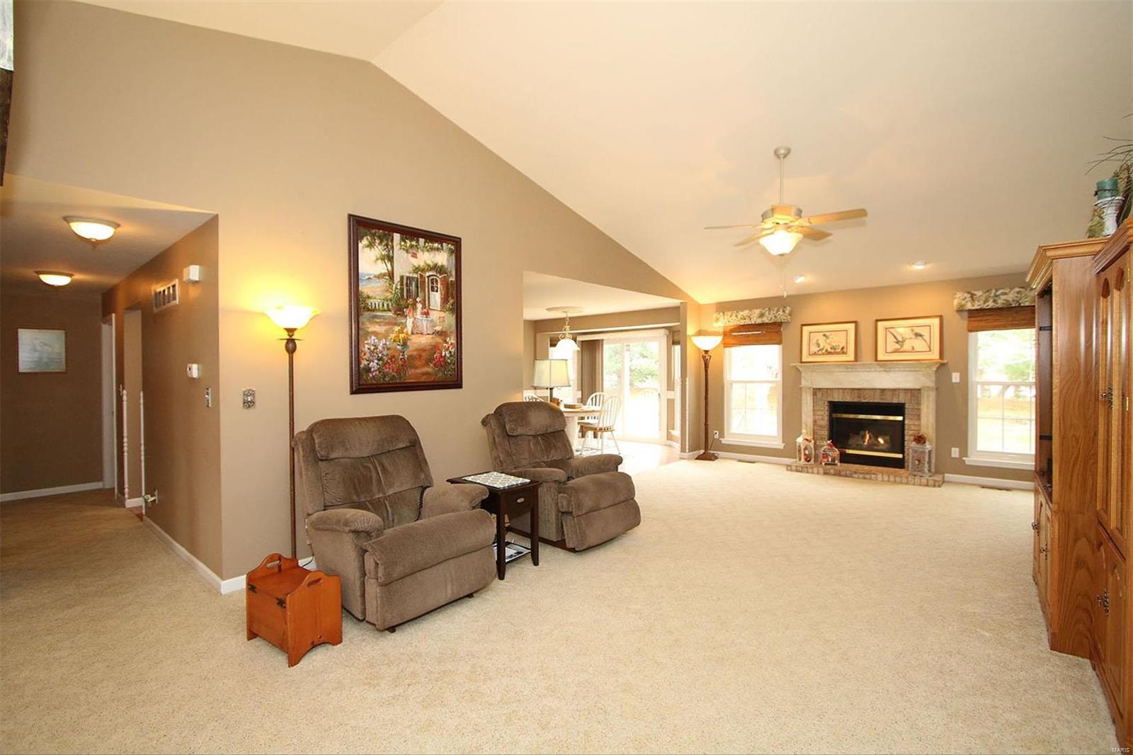 2208 Rachels Way Belleville, IL 62221 - Photo 4 of 47 Gallery Image 4