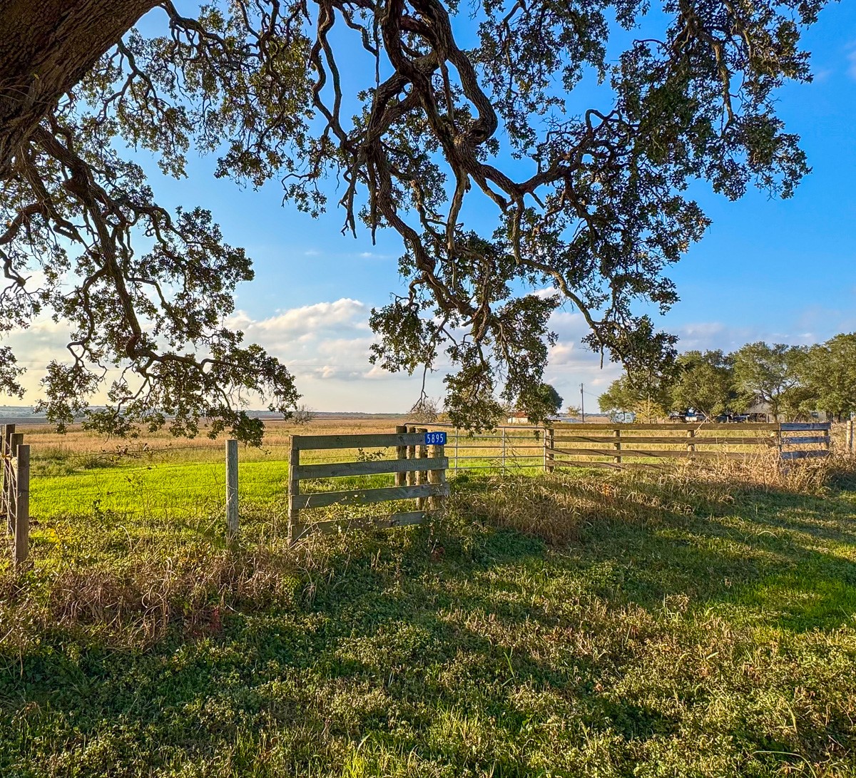5895 Farek-Loth Road Schulenburg, TX 78956 - Photo 7 of 15 a view of a lake with houses