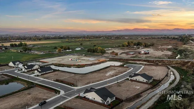 $584,900 | 8119 West Show Horse Court, Meridian, ID 83646