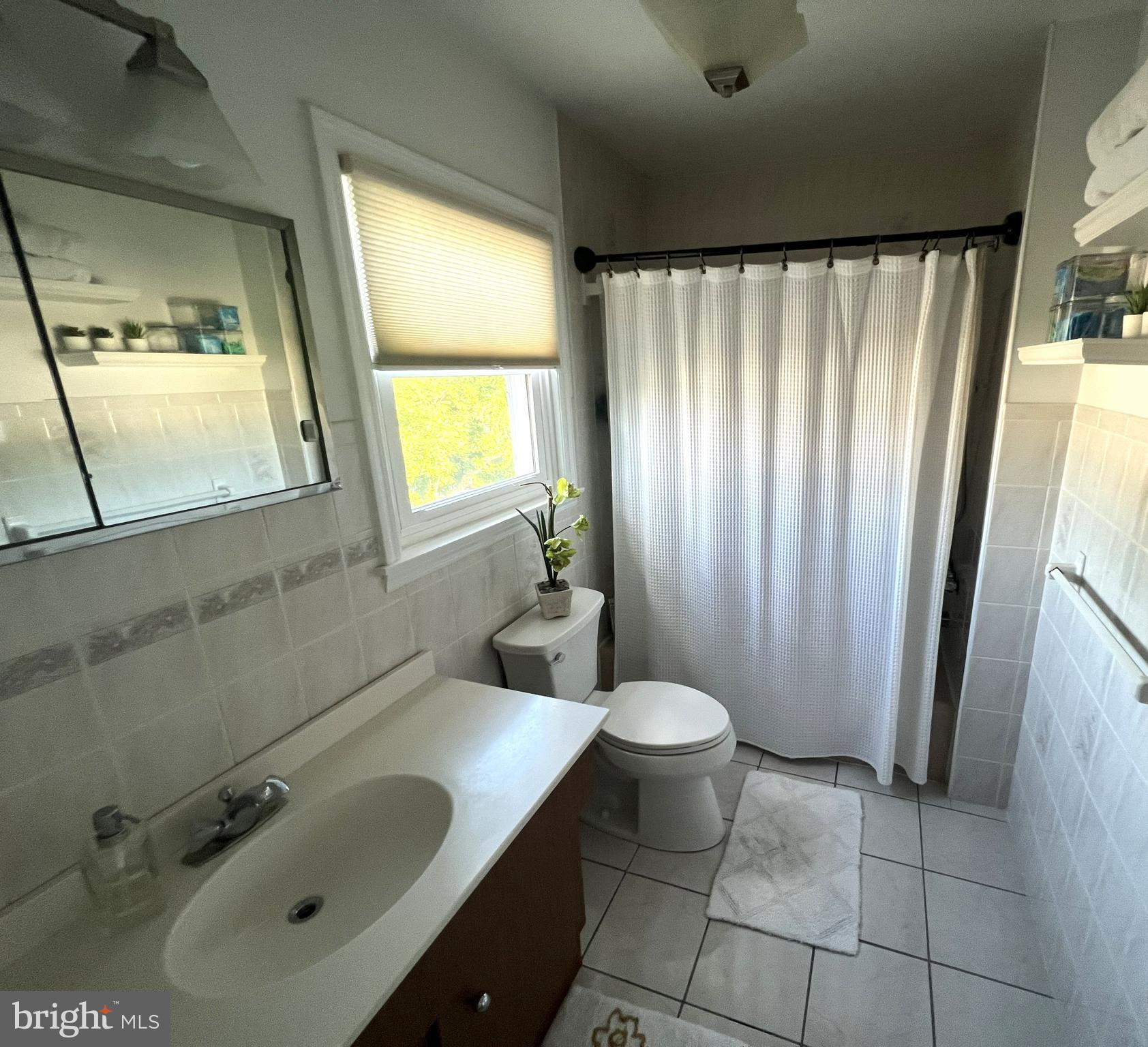 29 Tar Heels Road Hamilton, NJ 08619 - Photo 13 of 22 Jack & Jill Full Bath