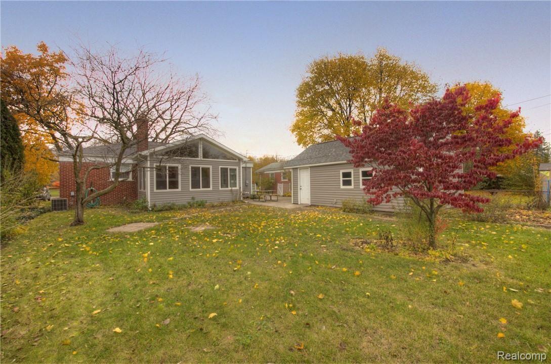 9722 Farmington Road Livonia, MI 48150 - Photo 31 of 33 28.5 Back