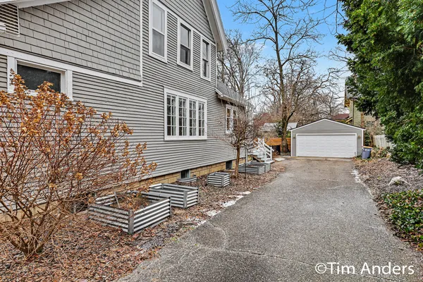 $449,900 | 142 Carlton Avenue Southeast, Grand Rapids, MI 49506