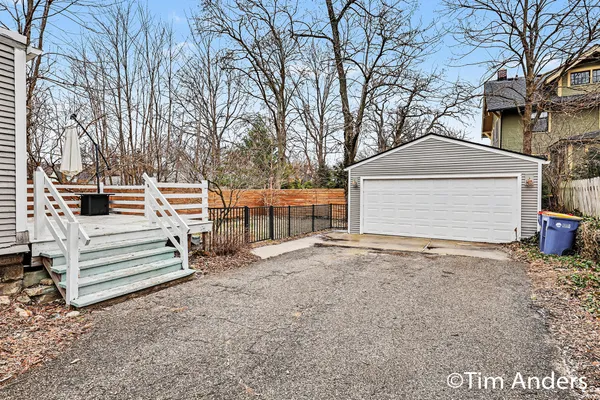 $449,900 | 142 Carlton Avenue Southeast, Grand Rapids, MI 49506