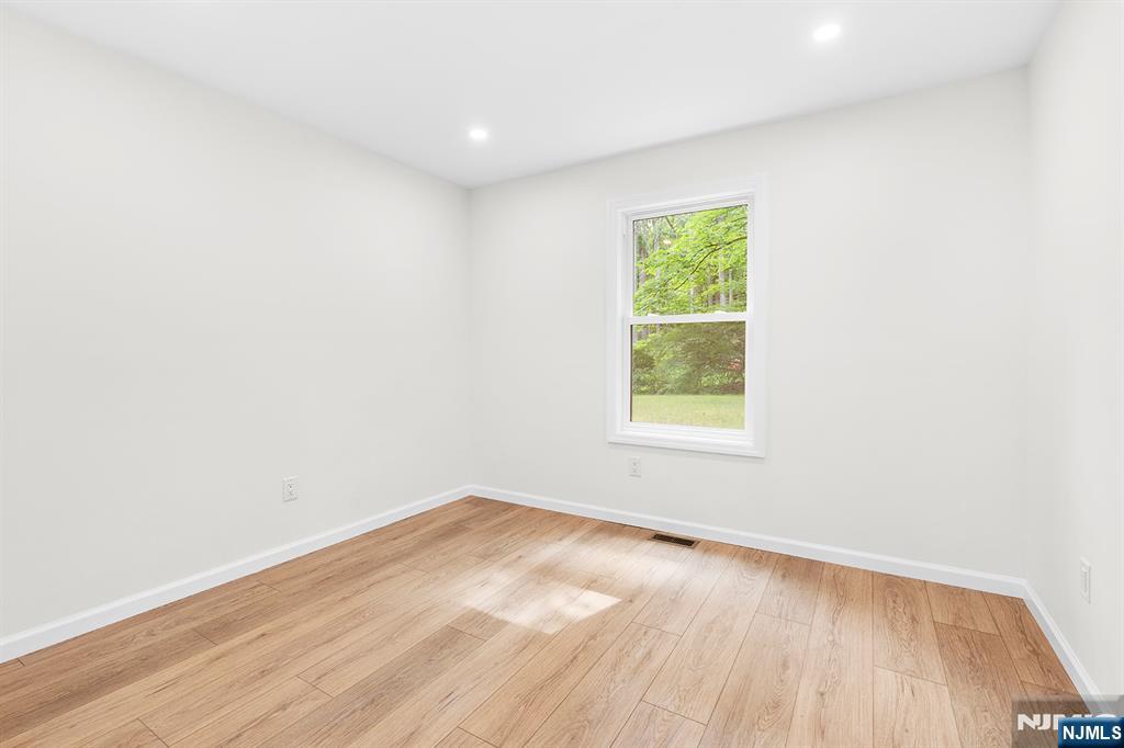 39 Old Road Ringwood, NJ 07456 - Photo 17 of 27