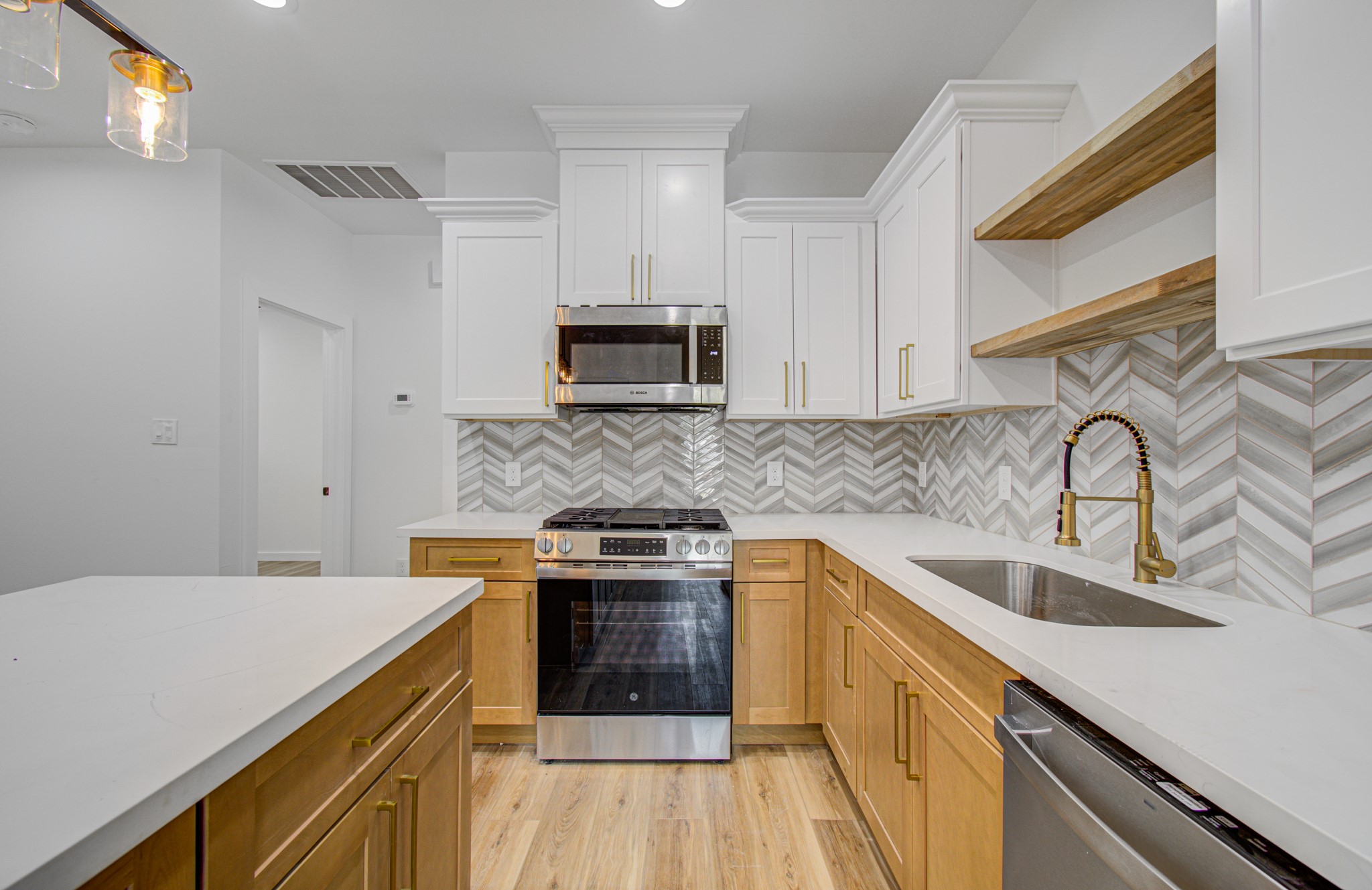 6047 Beekman Road, Unit A Houston, TX 77021 - Photo 4 of 18 Gallery Image 4