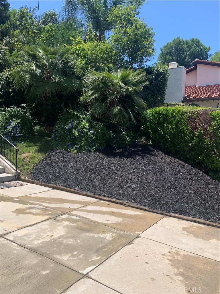 5246 Calderon Road Woodland Hills, CA 91364 - Photo 3 of 50 a view of backyard with green space