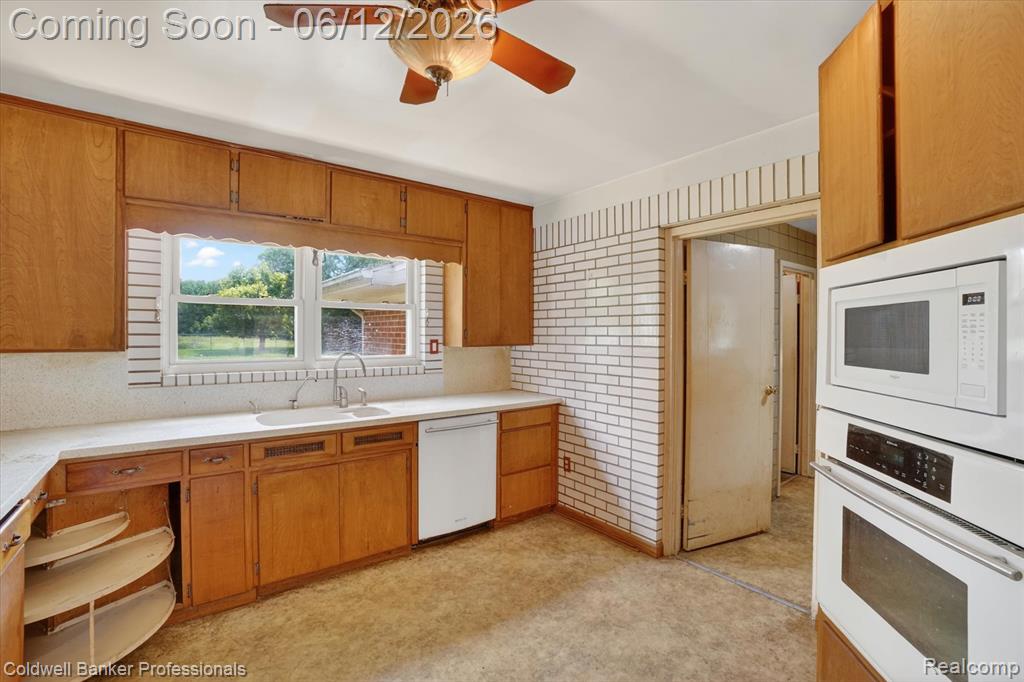 8245 Fenton Road Grand Blanc, MI 48439 - Photo 11 of 49