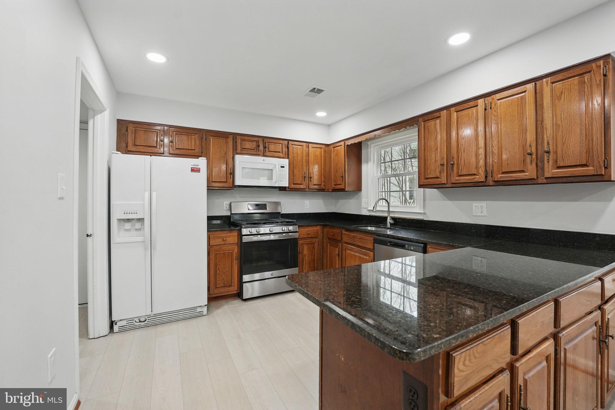 7700 Gralnick Place Springfield, VA 22153 - Photo 15 of 62 Kitchen