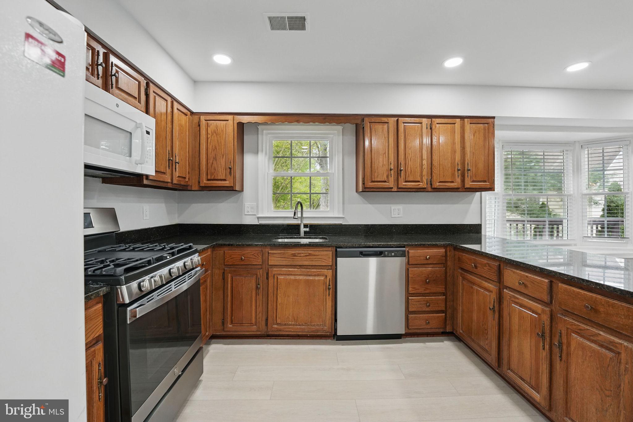 7700 Gralnick Place Springfield, VA 22153 - Photo 16 of 62 Kitchen