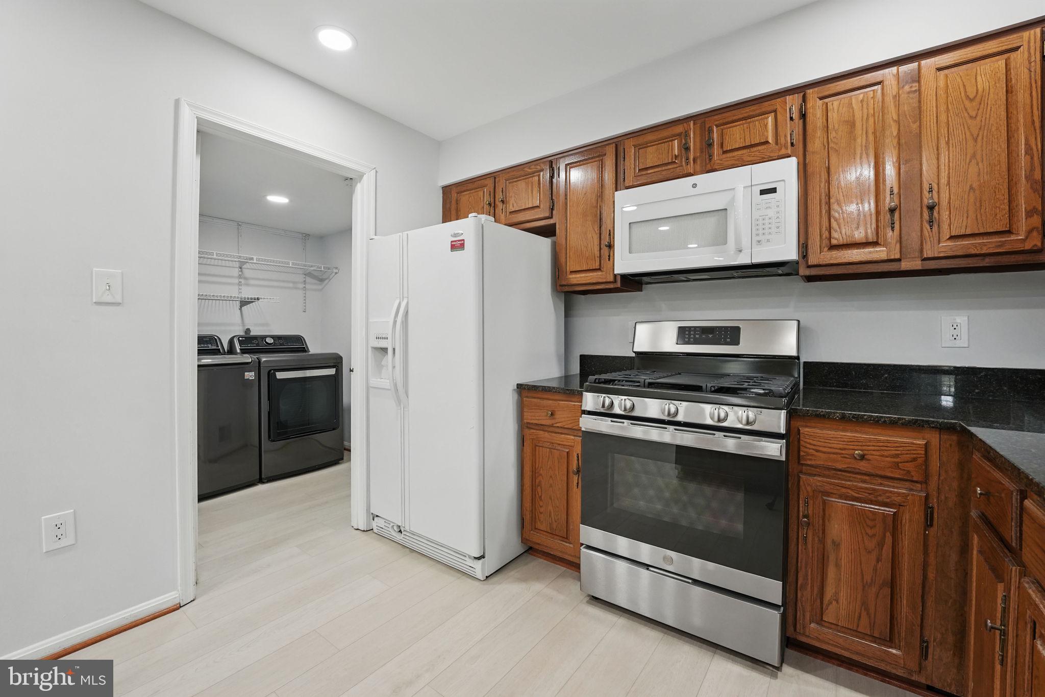 7700 Gralnick Place Springfield, VA 22153 - Photo 17 of 62 Kitchen