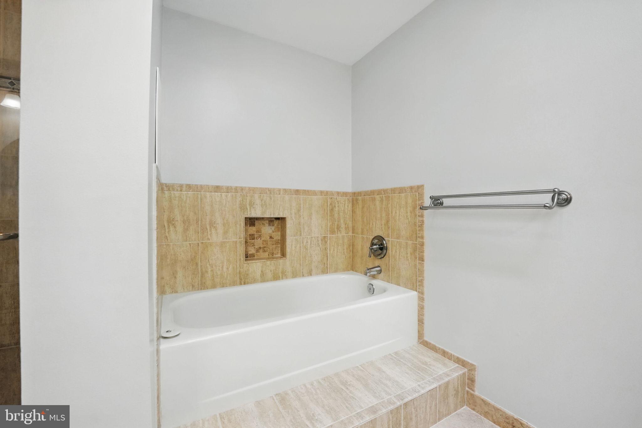 7700 Gralnick Place Springfield, VA 22153 - Photo 33 of 62 Primary Bath Soaking Tub