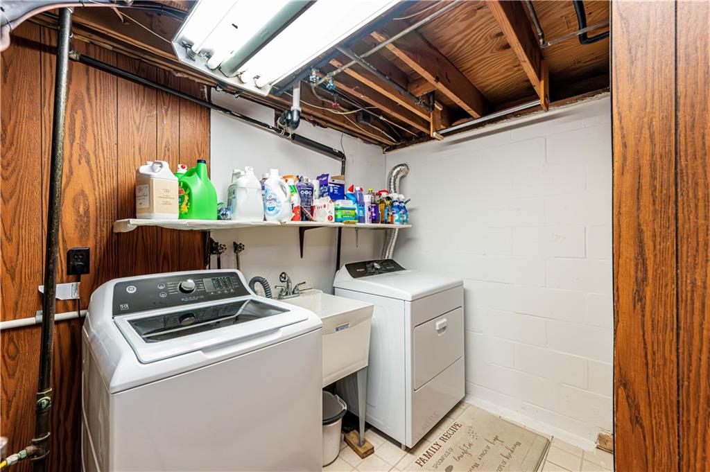 23 Seneca Drive Greensburg, PA 15601 - Photo 35 of 36 a utility room with dryer and washer