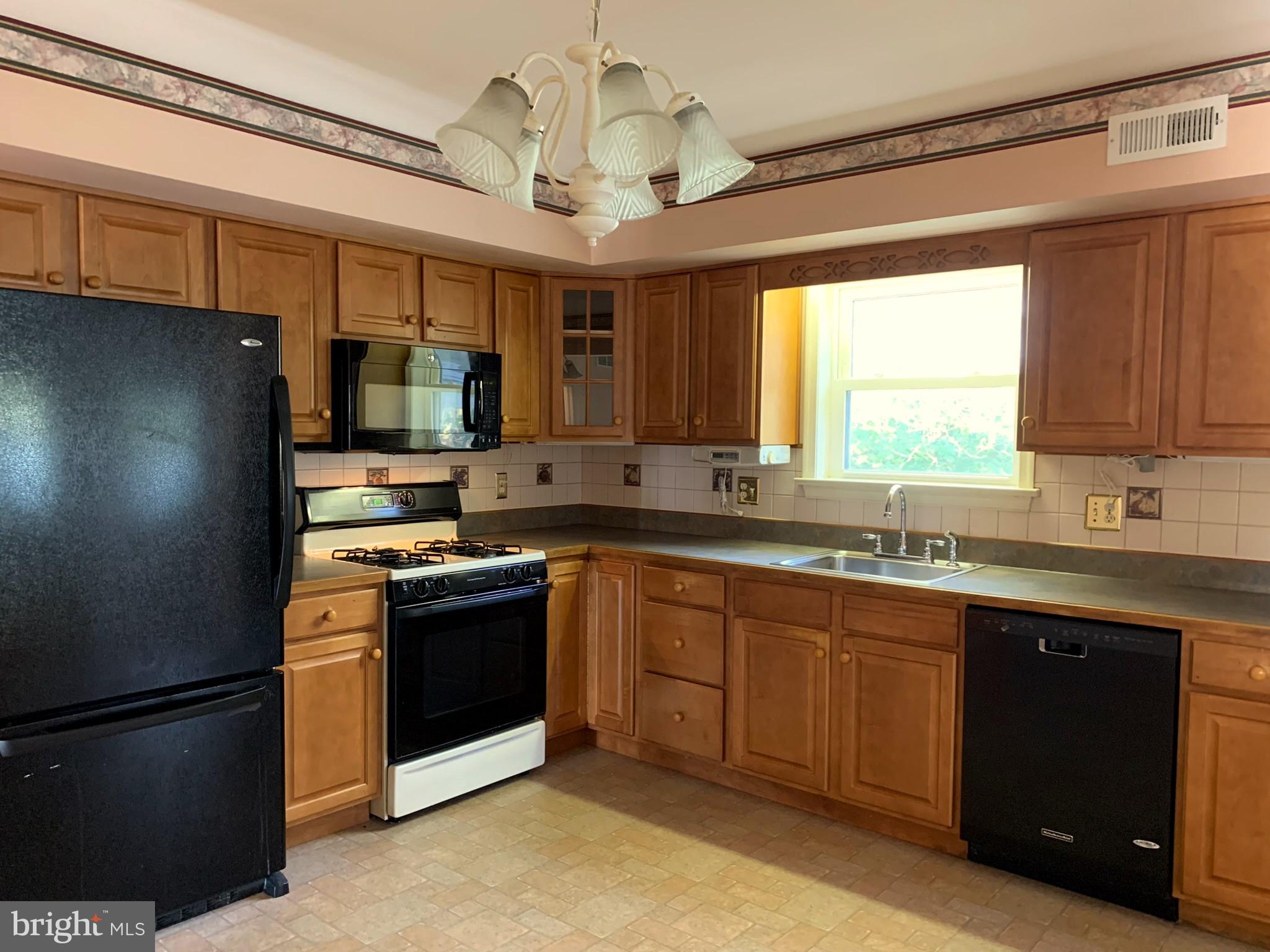 3665 Reiniger Road Hatboro, PA 19040 - Photo 8 of 15 Eat-in Kitchen