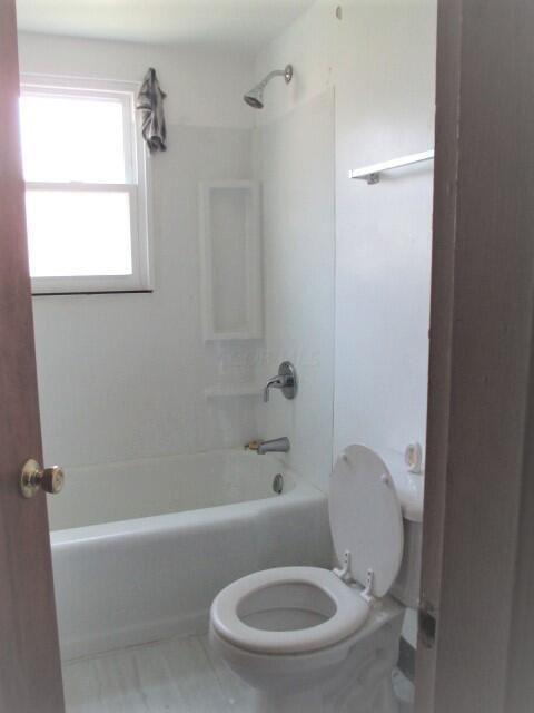 976 Elaine Road Columbus, OH 43227 - Photo 9 of 13 Bath