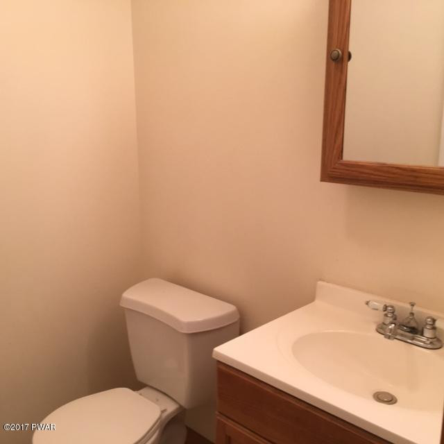 147 Rabbit Run Milford, PA 18337 - Photo 9 of 11 Bathroom