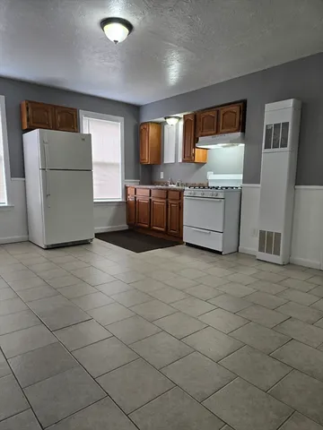 $325 | 40 Aetna Street, Unit 3, Fall River, MA 02724