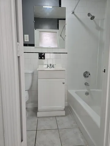 $325 | 40 Aetna Street, Unit 3, Fall River, MA 02724