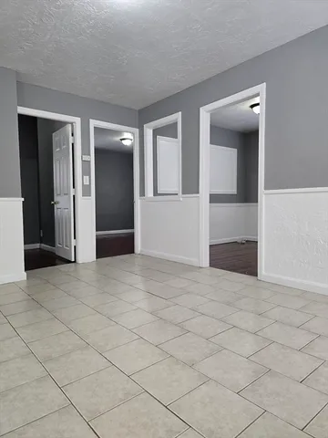 $325 | 40 Aetna Street, Unit 3, Fall River, MA 02724