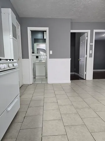 $325 | 40 Aetna Street, Unit 3, Fall River, MA 02724