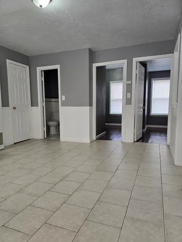 $325 | 40 Aetna Street, Unit 3, Fall River, MA 02724