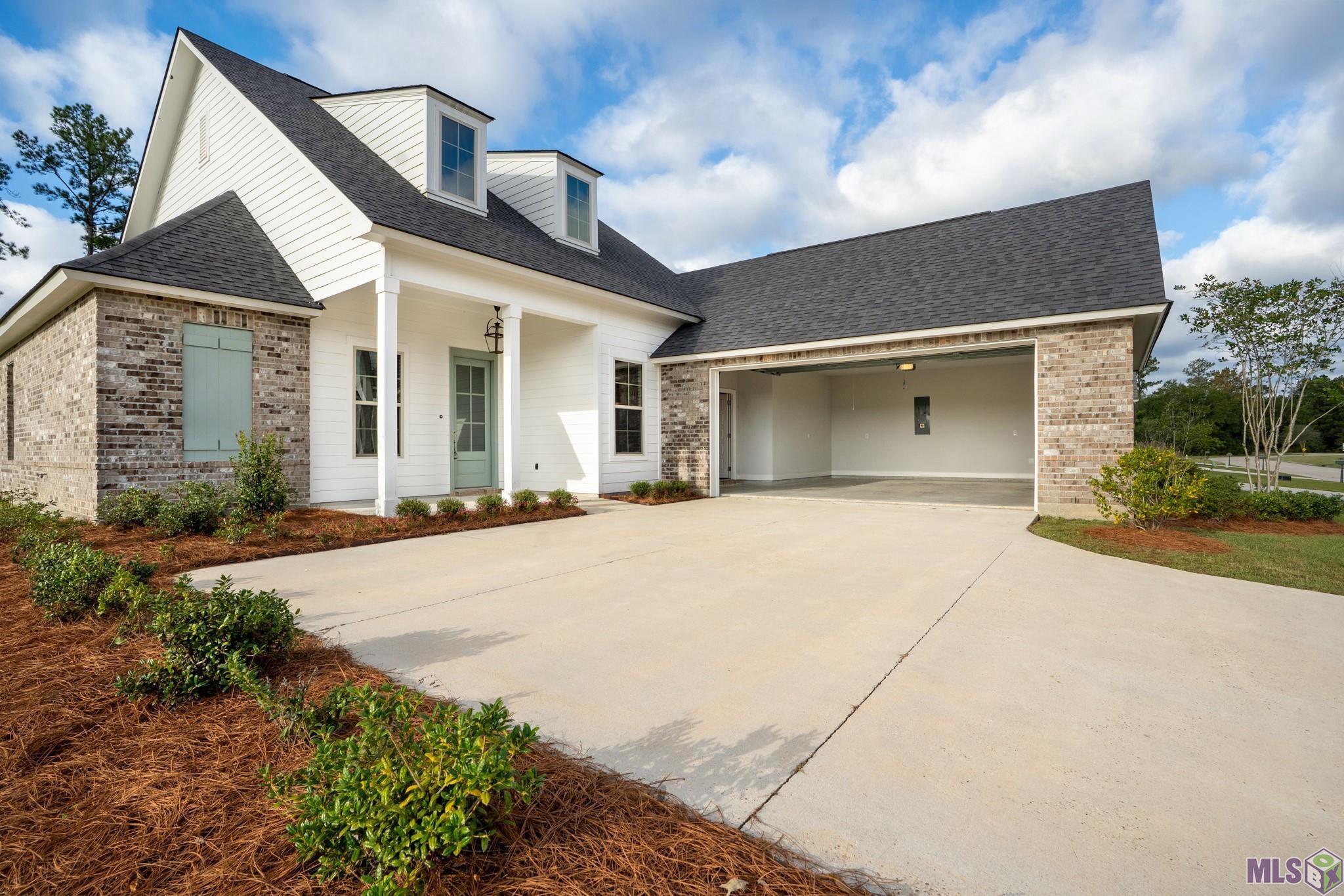 30652 Blue Wing Crescent Springfield, LA 70462 - Photo 3 of 31 Gallery Image 3