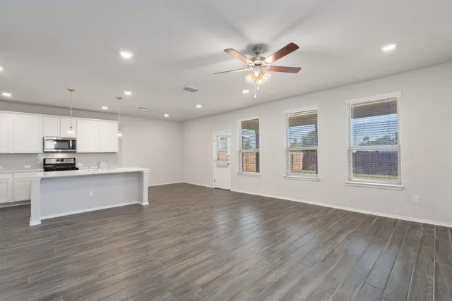 $1,825 | 222 Jaycen Lane, New Braunfels, TX 78130