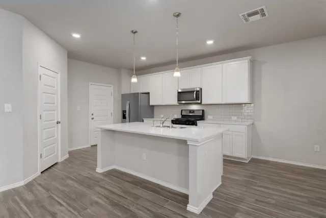 $1,825 | 222 Jaycen Lane, New Braunfels, TX 78130