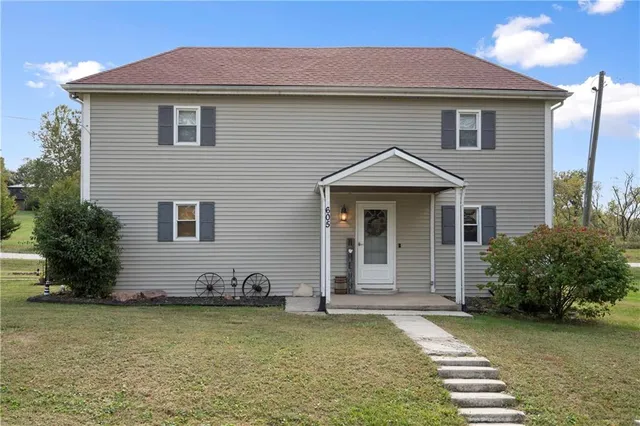 $225,000 | 605 East 2nd Street, Dearborn, MO 64439