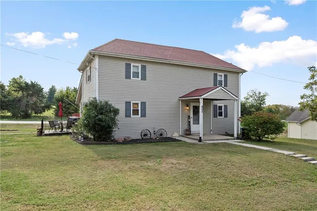$225,000 | 605 East 2nd Street, Dearborn, MO 64439