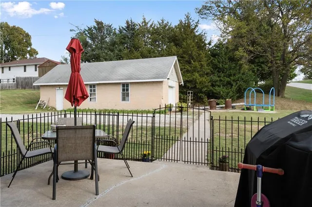 $225,000 | 605 East 2nd Street, Dearborn, MO 64439