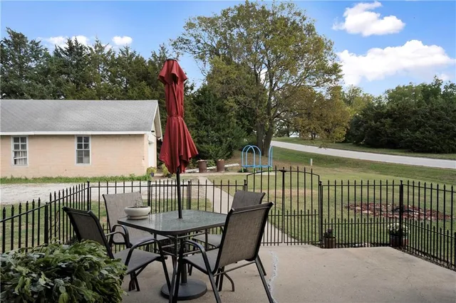 $225,000 | 605 East 2nd Street, Dearborn, MO 64439