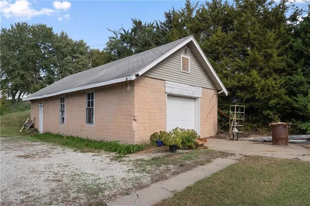 $225,000 | 605 East 2nd Street, Dearborn, MO 64439