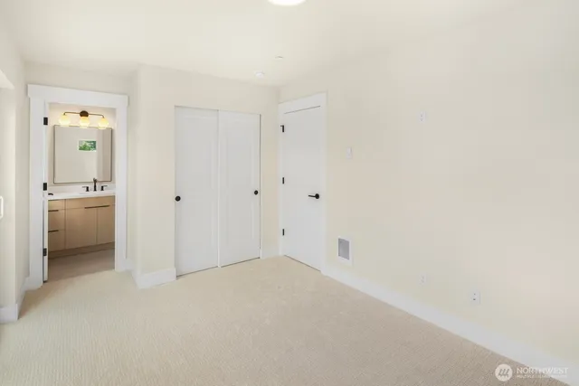 $530,000 | 11918 4th Avenue Southwest, Unit B, Burien, WA 98146