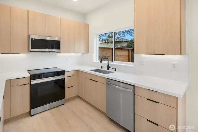 $530,000 | 11918 4th Avenue Southwest, Unit B, Burien, WA 98146