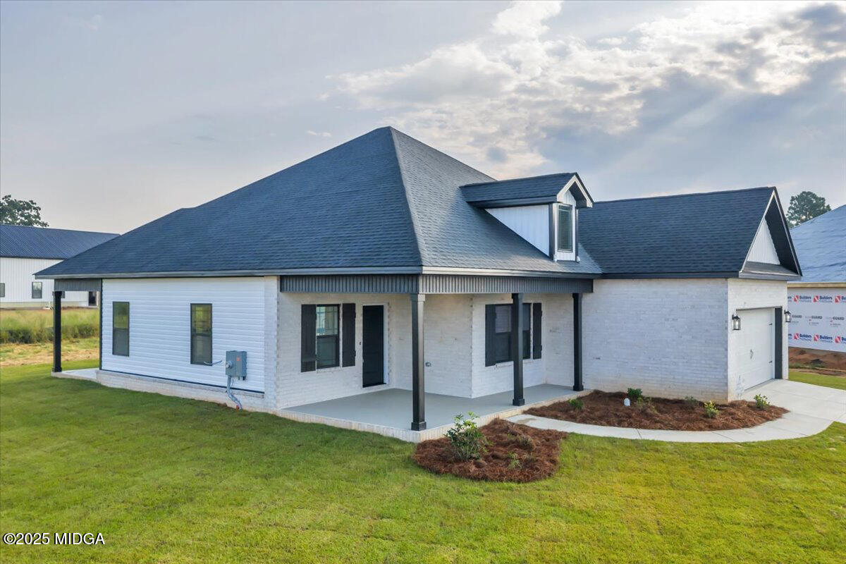 200 Eric Court Byron, GA 31008 - Photo 8 of 58 a view of a house with backyard and porch