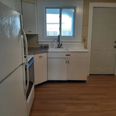 $1,300 | 890 Washington Street, Unit 1, Stewartstown, NH 03597