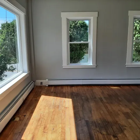 $1,300 | 890 Washington Street, Unit 1, Stewartstown, NH 03597