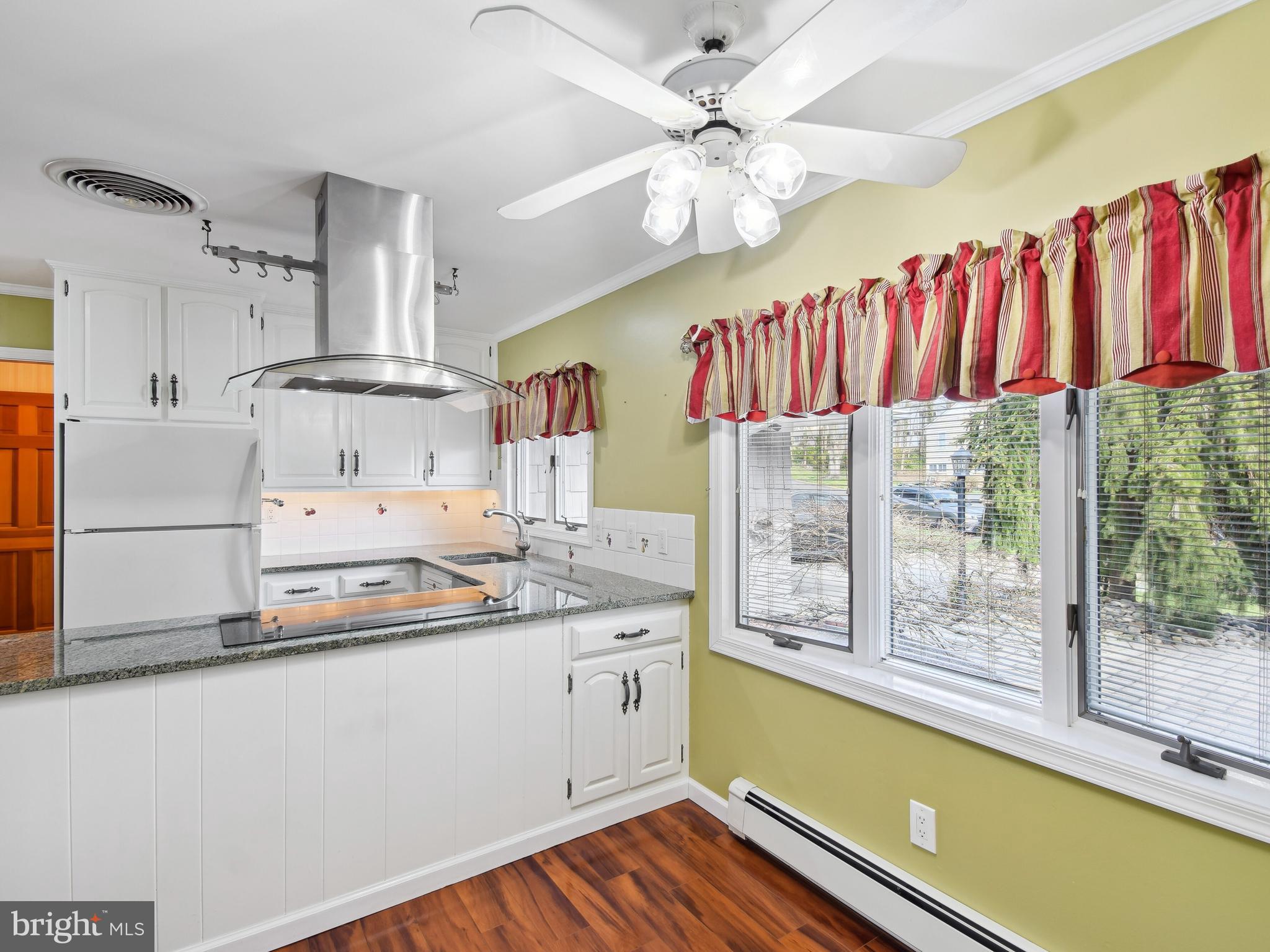 7 Round Hill Road Levittown, PA 19056 - Photo 13 of 68 Eat-in Kitchen