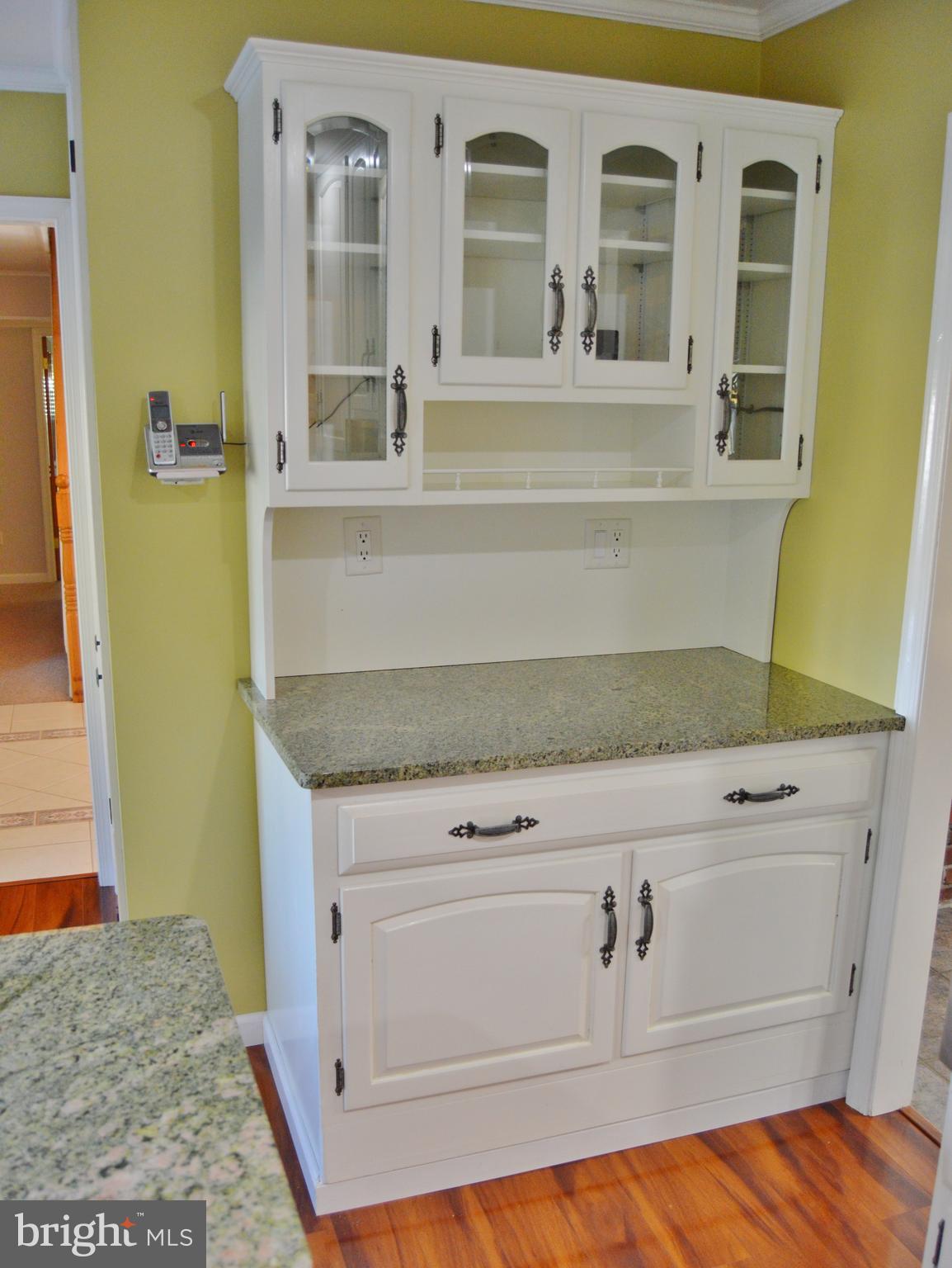 7 Round Hill Road Levittown, PA 19056 - Photo 19 of 68 Hutch