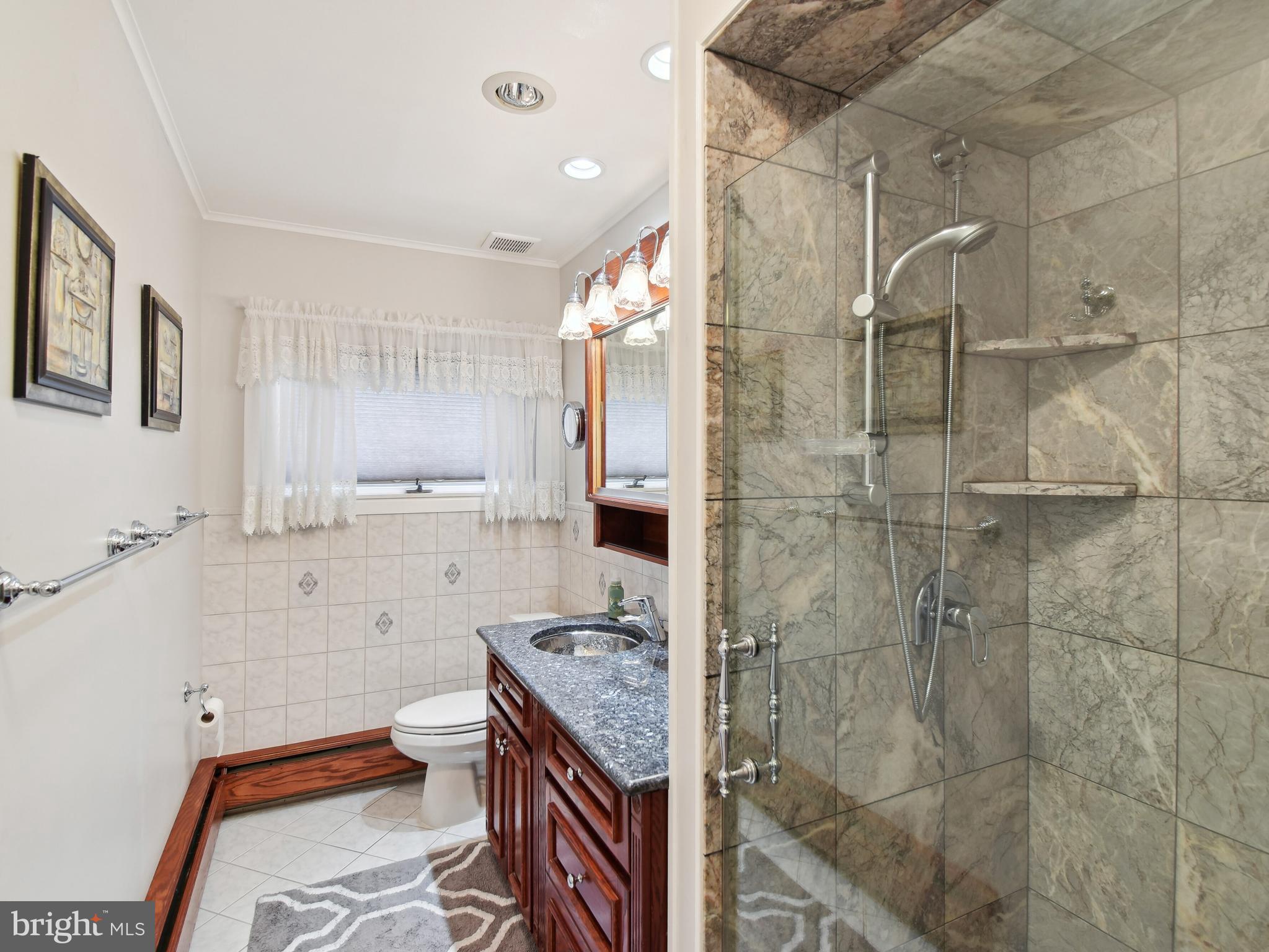 7 Round Hill Road Levittown, PA 19056 - Photo 27 of 68 Main Bath