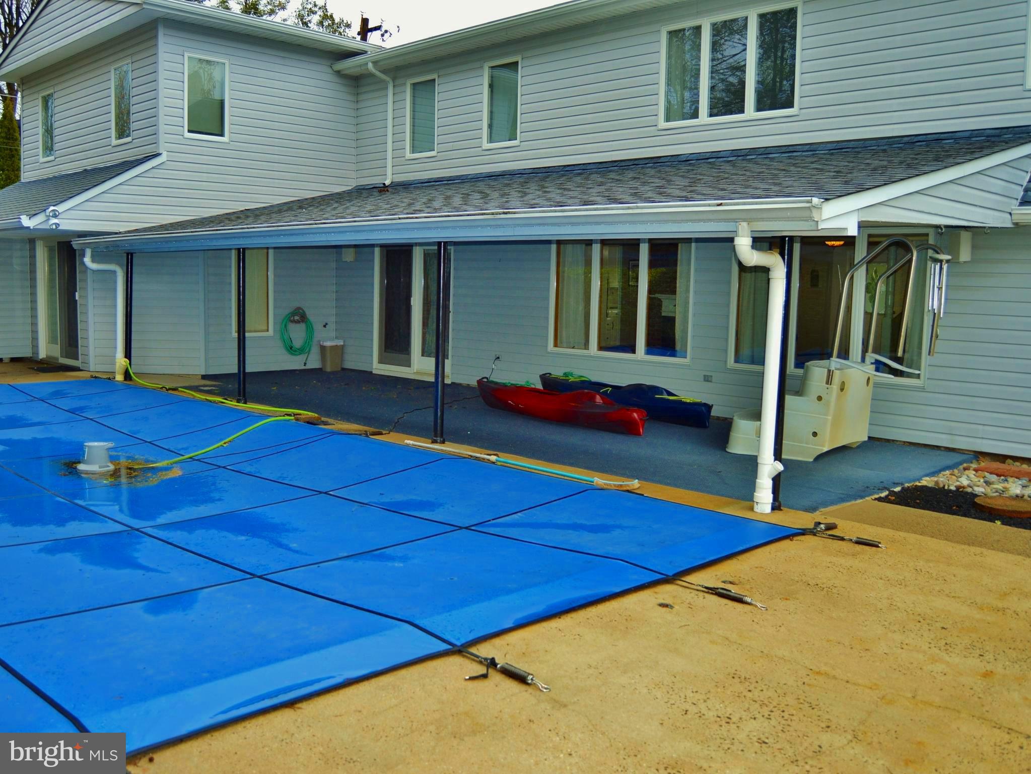 7 Round Hill Road Levittown, PA 19056 - Photo 59 of 68 Covered patio