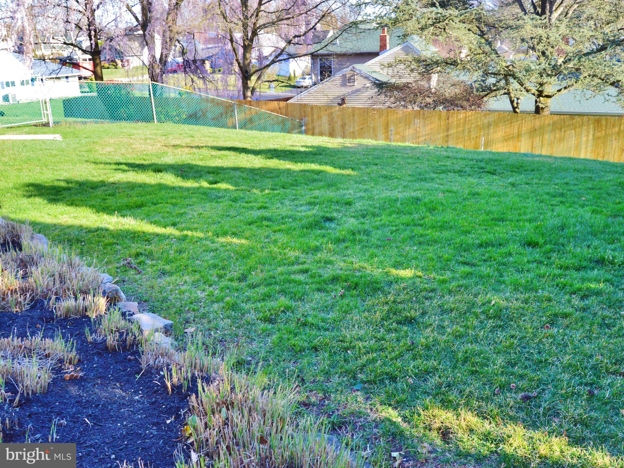 7 Round Hill Road Levittown, PA 19056 - Photo 62 of 68 Side yard