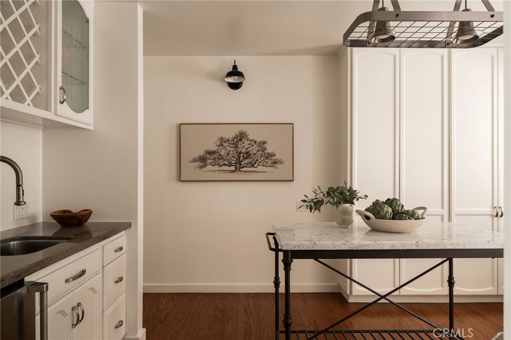 10225 Valley Spring Lane Toluca Lake, CA 91602 - Photo 12 of 37