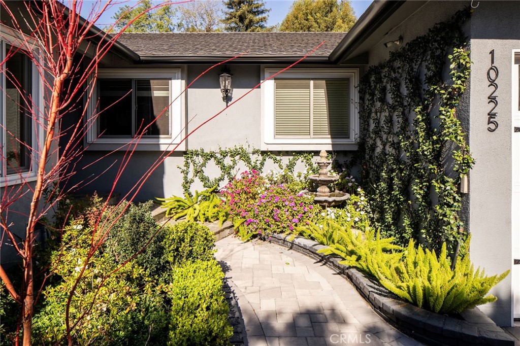 10225 Valley Spring Lane Toluca Lake, CA 91602 - Photo 3 of 37